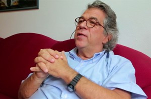 Ricardo Antunes durante entrevista para o site Viomundo (Reprodução/Imagem: Padu Palmério)  